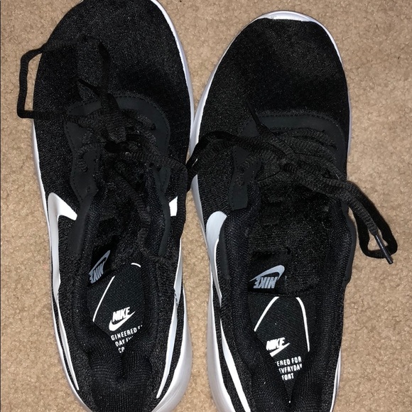 Brand new black and white Nike shoes 7M 8.5W - Picture 3 of 8